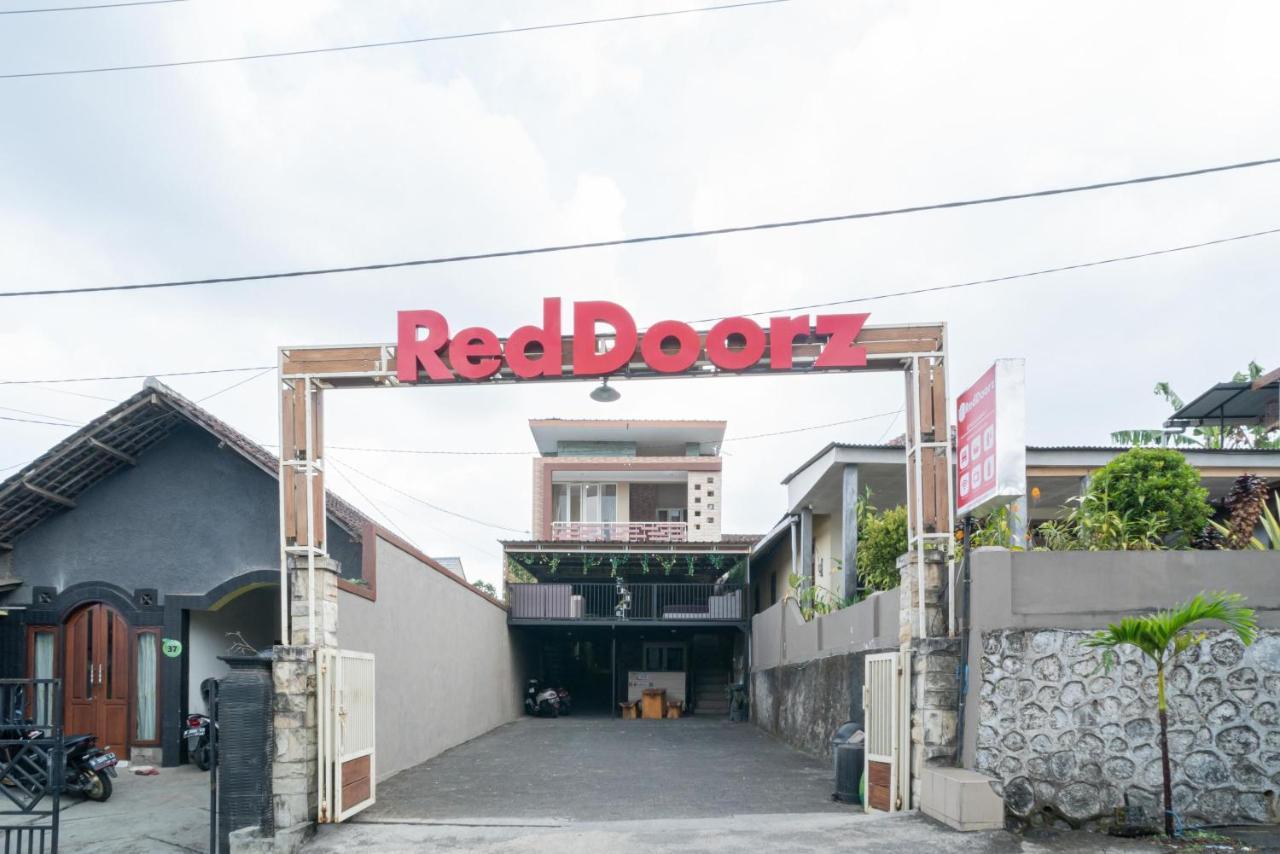 Reddoorz At Villa Akbar 3 Batu  Exterior photo